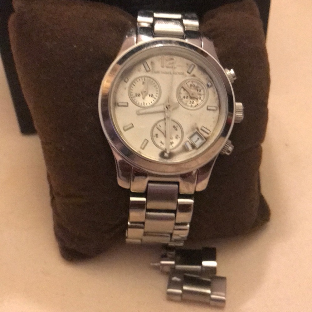 Watch - Picture 3 of 3
